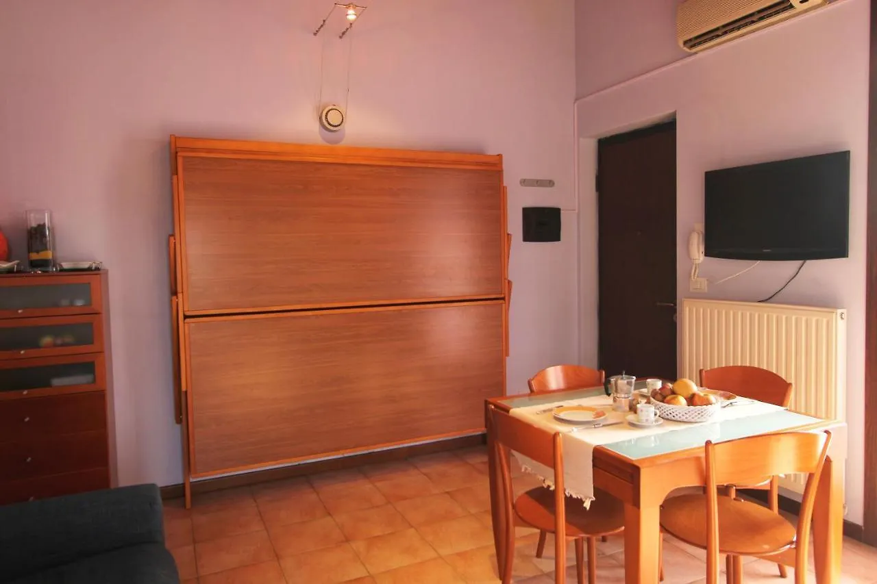 Апартаменты La Terrazza Del Sole Сирмионе 0*,  Италия